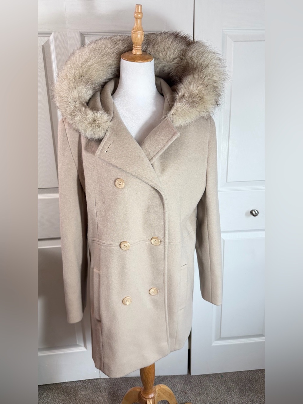 Albert Nipon Studio Wool Coat Genuine Fox Fur Hood Beige Size 12 Winter Chic